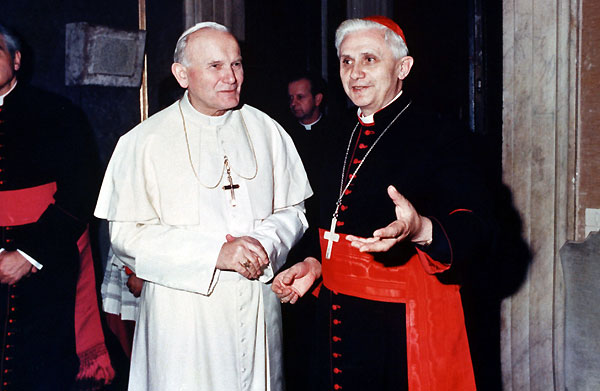 http://pontilex.org/wp-content/uploads/2011/01/Papa-Giovanni-Paolo-II-con-il-Card.-Ratzinger.jpg
